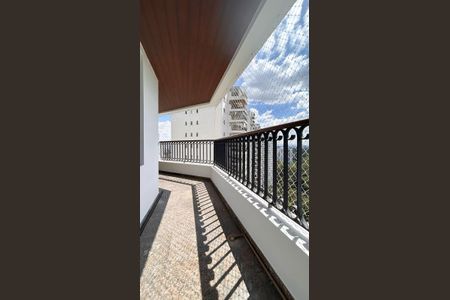 Apartamento à venda com 310m², 4 quartos e 4 vagas Apartamento à venda com 310m², 4 quartos e 4 vagasVaranda