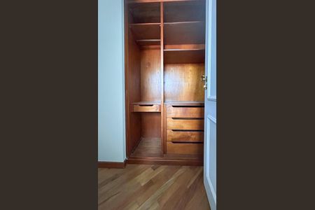 Apartamento à venda com 310m², 4 quartos e 4 vagas Apartamento à venda com 310m², 4 quartos e 4 vagasCloset Suíte 4