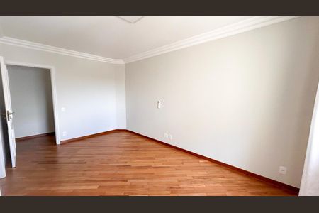 Apartamento à venda com 310m², 4 quartos e 4 vagas Apartamento à venda com 310m², 4 quartos e 4 vagasSuíte 2