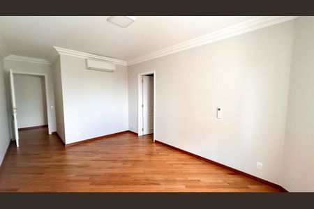 Apartamento à venda com 310m², 4 quartos e 4 vagas Apartamento à venda com 310m², 4 quartos e 4 vagasSuíte 3