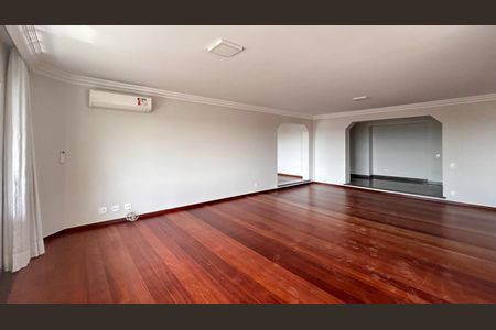 Apartamento à venda com 310m², 4 quartos e 4 vagas Apartamento à venda com 310m², 4 quartos e 4 vagasSala