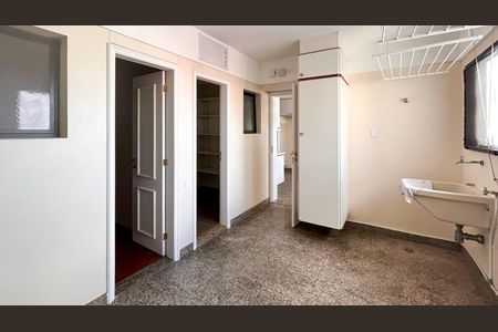 Apartamento à venda com 310m², 4 quartos e 4 vagas Apartamento à venda com 310m², 4 quartos e 4 vagasÁrea de Serviço