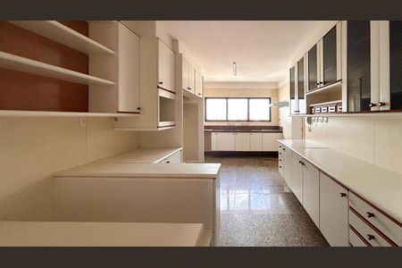 Apartamento à venda com 310m², 4 quartos e 4 vagas Apartamento à venda com 310m², 4 quartos e 4 vagasCozinha