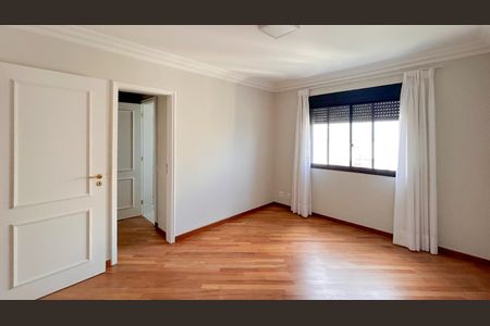 Apartamento à venda com 310m², 4 quartos e 4 vagas Apartamento à venda com 310m², 4 quartos e 4 vagasSuíte 4