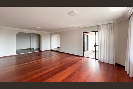 Apartamento à venda com 310m², 4 quartos e 4 vagas Apartamento à venda com 310m², 4 quartos e 4 vagasSala