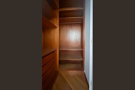 Apartamento à venda com 310m², 4 quartos e 4 vagas Apartamento à venda com 310m², 4 quartos e 4 vagasCloset Suíte 4