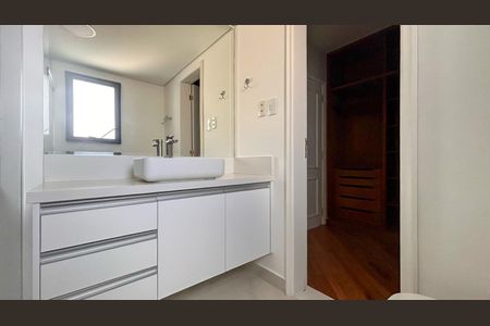 Apartamento à venda com 310m², 4 quartos e 4 vagas Apartamento à venda com 310m², 4 quartos e 4 vagasBanheiro Suíte 3