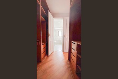 Apartamento à venda com 310m², 4 quartos e 4 vagas Apartamento à venda com 310m², 4 quartos e 4 vagasCloset Suíte 1