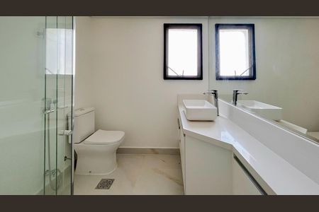 Apartamento à venda com 310m², 4 quartos e 4 vagas Apartamento à venda com 310m², 4 quartos e 4 vagasBanheiro Suíte 4