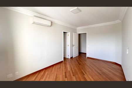 Apartamento à venda com 310m², 4 quartos e 4 vagas Apartamento à venda com 310m², 4 quartos e 4 vagasSuíte 2