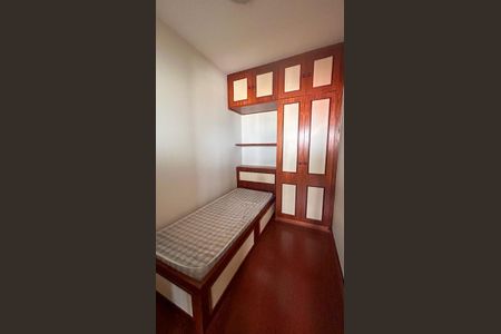 Apartamento à venda com 310m², 4 quartos e 4 vagas Apartamento à venda com 310m², 4 quartos e 4 vagasQuarto de Serviço