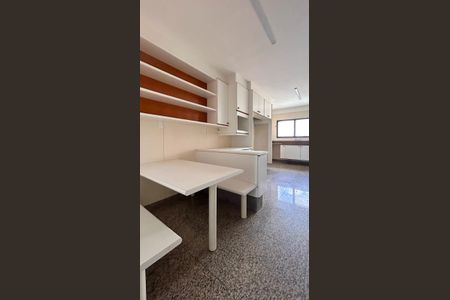Apartamento à venda com 310m², 4 quartos e 4 vagas Apartamento à venda com 310m², 4 quartos e 4 vagasCozinha