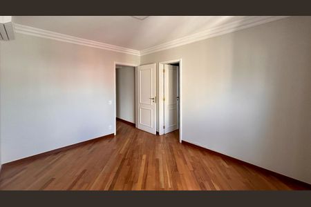 Apartamento à venda com 310m², 4 quartos e 4 vagas Apartamento à venda com 310m², 4 quartos e 4 vagasSuíte 4