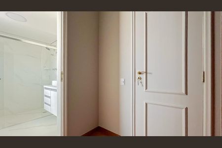 Apartamento à venda com 310m², 4 quartos e 4 vagas Apartamento à venda com 310m², 4 quartos e 4 vagasCloset Suíte 3