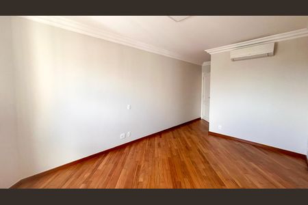 Apartamento à venda com 310m², 4 quartos e 4 vagas Apartamento à venda com 310m², 4 quartos e 4 vagasSuíte 3