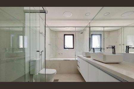 Apartamento à venda com 310m², 4 quartos e 4 vagas Apartamento à venda com 310m², 4 quartos e 4 vagasBanheiro Suíte 1