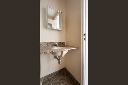 Apartamento à venda com 310m², 4 quartos e 4 vagas Apartamento à venda com 310m², 4 quartos e 4 vagasBanheiro de Serviço