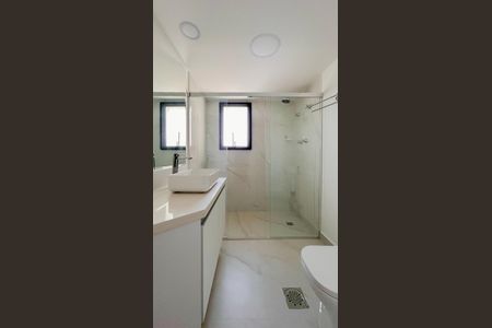 Apartamento à venda com 310m², 4 quartos e 4 vagas Apartamento à venda com 310m², 4 quartos e 4 vagasBanheiro Suíte 2