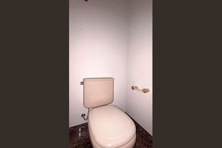 Apartamento à venda com 310m², 4 quartos e 4 vagas Apartamento à venda com 310m², 4 quartos e 4 vagasLavabo