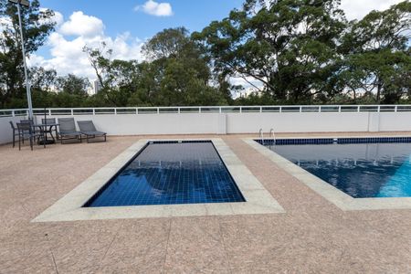 Apartamento à venda com 44m², 2 quartos e 1 vaga Apartamento à venda com 44m², 2 quartos e 1 vagaÁrea comum - Piscina