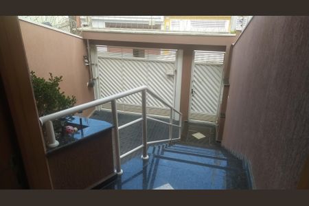 Casa à venda com 302m², 4 quartos e 7 vagas Casa à venda com 302m², 4 quartos e 7 vagasEntrada