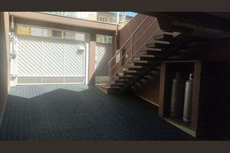 Casa à venda com 302m², 4 quartos e 7 vagas Casa à venda com 302m², 4 quartos e 7 vagasEntrada