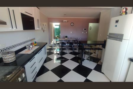 Casa à venda com 302m², 4 quartos e 7 vagas Casa à venda com 302m², 4 quartos e 7 vagasCozinha