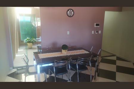 Casa à venda com 302m², 4 quartos e 7 vagas Casa à venda com 302m², 4 quartos e 7 vagasCozinha