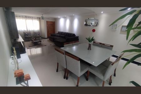 Casa à venda com 302m², 4 quartos e 7 vagas Casa à venda com 302m², 4 quartos e 7 vagasSala