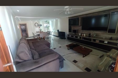 Casa à venda com 302m², 4 quartos e 7 vagas Casa à venda com 302m², 4 quartos e 7 vagasSala