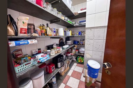 Casa à venda com 541m², 2 quartos e 4 vagasDespensa