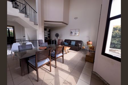 Casa à venda com 541m², 2 quartos e 4 vagasSala