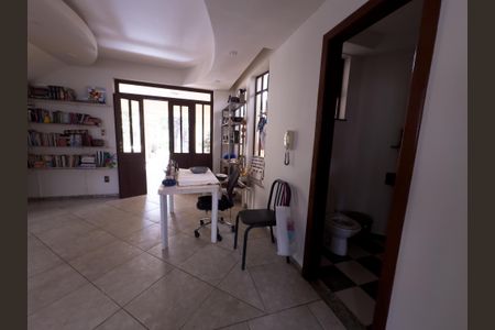 Casa à venda com 541m², 2 quartos e 4 vagasSala