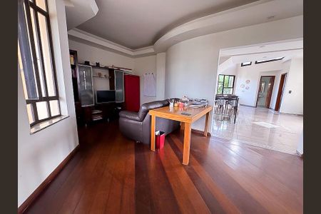 Casa à venda com 541m², 2 quartos e 4 vagasSala