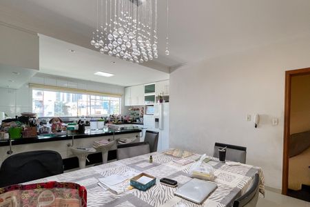 Casa à venda com 296m², 3 quartos e 4 vagas Casa à venda com 296m², 3 quartos e 4 vagasCopa