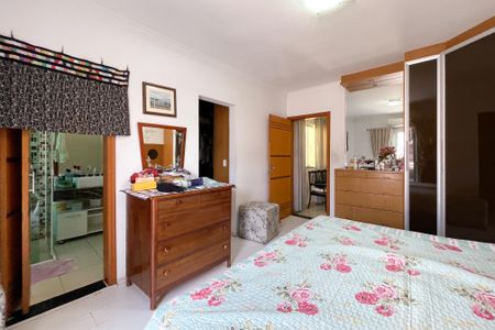 Casa à venda com 296m², 3 quartos e 4 vagas Casa à venda com 296m², 3 quartos e 4 vagasSuíte 1