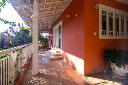 Casa de condomínio para alugar com 600m², 5 quartos e 3 vagas Casa de condomínio para alugar com 600m², 5 quartos e 3 vagasVaranda