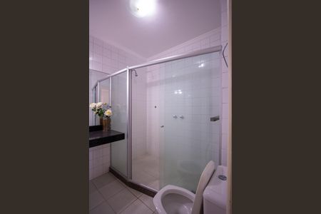 Casa de condomínio para alugar com 600m², 5 quartos e 3 vagas Casa de condomínio para alugar com 600m², 5 quartos e 3 vagasBanheiro da Suíte 2