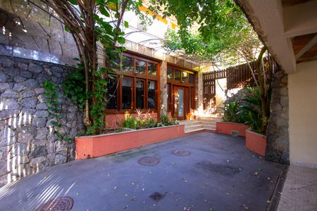 Casa de condomínio para alugar com 600m², 5 quartos e 3 vagas Casa de condomínio para alugar com 600m², 5 quartos e 3 vagasGaragem