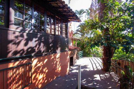 Casa de condomínio para alugar com 600m², 5 quartos e 3 vagas Casa de condomínio para alugar com 600m², 5 quartos e 3 vagasQuintal