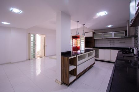 Casa de condomínio para alugar com 600m², 5 quartos e 3 vagas Casa de condomínio para alugar com 600m², 5 quartos e 3 vagasCozinha