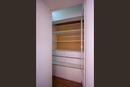 Casa de condomínio para alugar com 600m², 5 quartos e 3 vagas Casa de condomínio para alugar com 600m², 5 quartos e 3 vagasCloset da Suíte 1