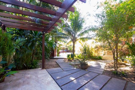 Casa de condomínio para alugar com 600m², 5 quartos e 3 vagas Casa de condomínio para alugar com 600m², 5 quartos e 3 vagasQuintal