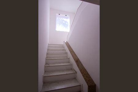 Casa de condomínio para alugar com 600m², 5 quartos e 3 vagas Casa de condomínio para alugar com 600m², 5 quartos e 3 vagasEscada