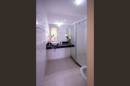 Casa de condomínio para alugar com 600m², 5 quartos e 3 vagas Casa de condomínio para alugar com 600m², 5 quartos e 3 vagasBanheiro da Suíte 2