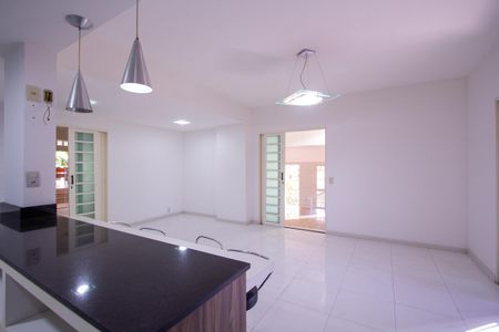 Casa de condomínio para alugar com 600m², 5 quartos e 3 vagas Casa de condomínio para alugar com 600m², 5 quartos e 3 vagasCozinha