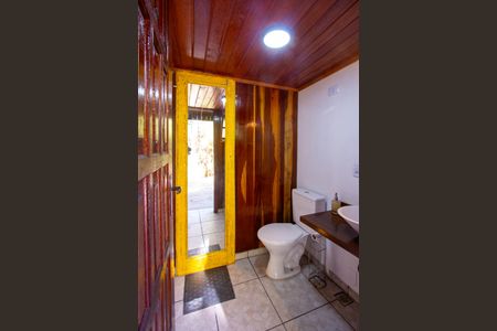 Casa de condomínio para alugar com 600m², 5 quartos e 3 vagas Casa de condomínio para alugar com 600m², 5 quartos e 3 vagasBanheiro externo