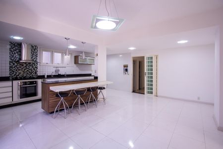 Casa de condomínio para alugar com 600m², 5 quartos e 3 vagas Casa de condomínio para alugar com 600m², 5 quartos e 3 vagasCozinha