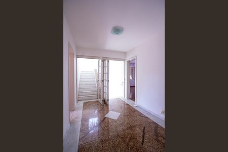 Casa de condomínio para alugar com 600m², 5 quartos e 3 vagas Casa de condomínio para alugar com 600m², 5 quartos e 3 vagasCorredor