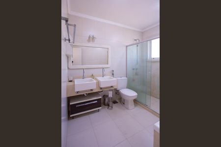 Casa de condomínio para alugar com 600m², 5 quartos e 3 vagas Casa de condomínio para alugar com 600m², 5 quartos e 3 vagasBanheiro da Suíte 3